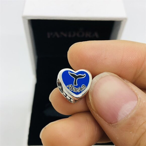 ✨🔥Pandora Alaska Exclusive Whale Tail Cruise Ship Charm - Picture 1 of 5